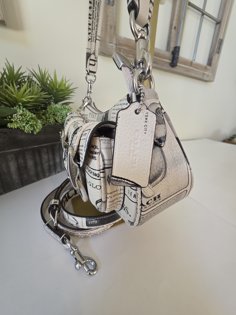 Coach Ashton Shoulder Bag Newsprint NWT Crossbody White Black Leather - Picture 12 of 13